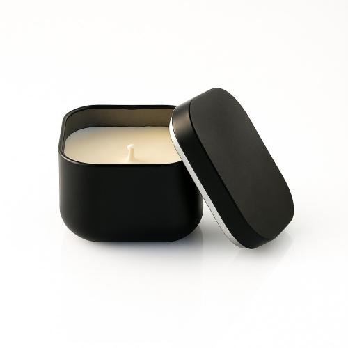 Gyertya vanília illattal, fekete