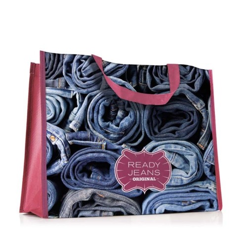 Fekvő formátumú bevásárlótáska: 36x32x12 cm.