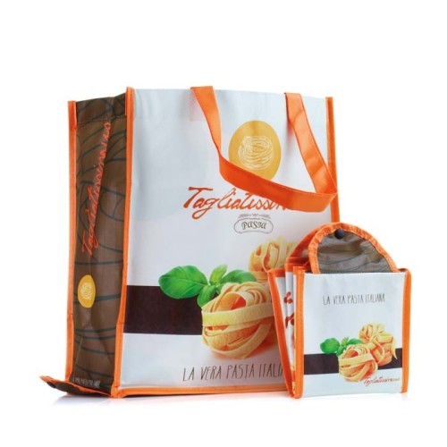 Álló formátumú bevásárlótáska (összehajtható): 30x35x15 cm.