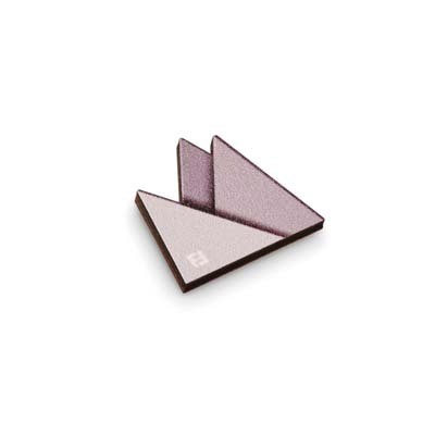 Egyedi formájú, fa jelvény