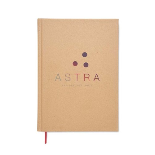 A5 méretű, keménytáblás, újrahasznosított papír borítós jegyzetfüzet az Ön egyedi dizájnja szerint nyomtatott lapokkal.