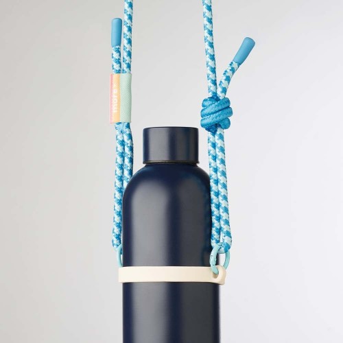 Keresztpántos, 2 színű palacktartó logózott címkével