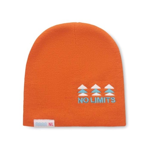 Egyszínű, duplarétegű rPET kötött sapka.